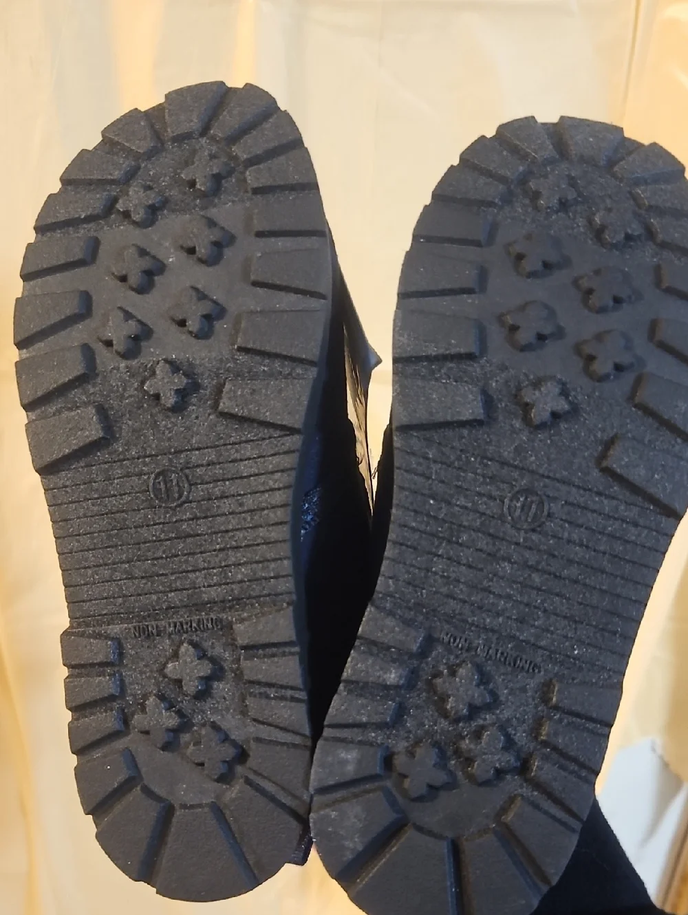 CAT & JACK MAGNUS SHERPA LINED SHOES: NAVY: NEW WITH TAGS: SIZE 11